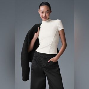 Alo Yoga Ribbed Mesmerize Short Sleeve